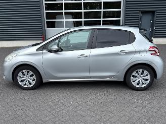 Peugeot 208 1.2 Vti 12V PureTech 82 Hatchback  Benzine 1.199cc 60kW (82pk) FWD picture 2