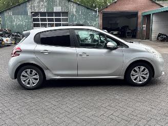 Peugeot 208 1.2 Vti 12V PureTech 82 Hatchback  Benzine 1.199cc 60kW (82pk) FWD picture 6
