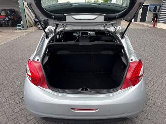 Peugeot 208 1.2 Vti 12V PureTech 82 Hatchback  Benzine 1.199cc 60kW (82pk) FWD picture 9