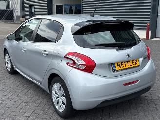 Peugeot 208 1.2 Vti 12V PureTech 82 Hatchback  Benzine 1.199cc 60kW (82pk) FWD picture 3