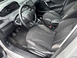Peugeot 208 1.2 Vti 12V PureTech 82 Hatchback  Benzine 1.199cc 60kW (82pk) FWD picture 12