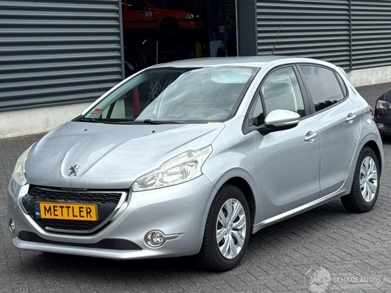 Peugeot 208 1.2 Vti 12V PureTech 82 Hatchback  Benzine 1.199cc 60kW (82pk) FWD