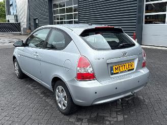 Hyundai Accent 1.4i 16V Hatchback  Benzine 1.399cc 71kW (97pk) FWD picture 3