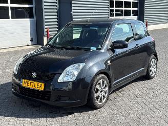 Damaged car Suzuki Swift 1.3 VVT 16V Hatchback  Benzine 1.328cc 68kW (92pk) FWD 2005 2005/6