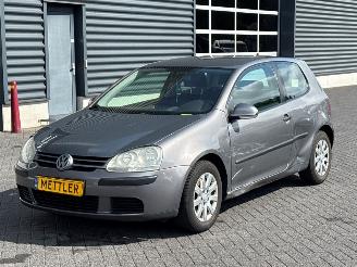 Voiture accidenté Volkswagen Golf 1.4 FSI 16V Hatchback  Benzine 1.390cc 66kW (90pk) FWD 2005/9