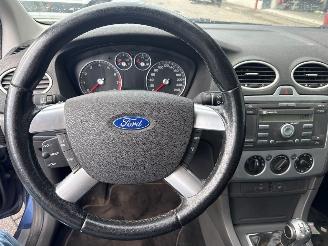 Ford Focus 1.6 16V Hatchback  Benzine 1.596cc 74kW (101pk) FWD airco picture 13