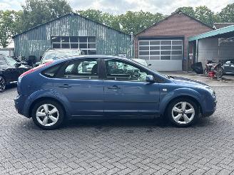 Ford Focus 1.6 16V Hatchback  Benzine 1.596cc 74kW (101pk) FWD airco picture 6
