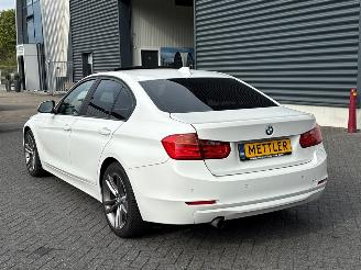 BMW 3-serie 320i 2.0 16V Sedan 4Dr Benzine 1.997cc 135kW (184pk) RWD picture 3