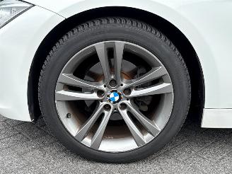 BMW 3-serie 320i 2.0 16V Sedan 4Dr Benzine 1.997cc 135kW (184pk) RWD picture 25