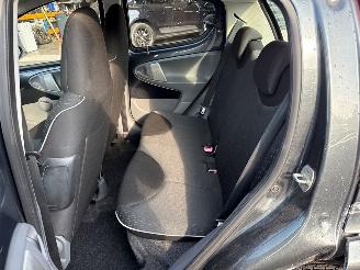 Peugeot 107 1.0 12V Hatchback  Benzine 998cc 50kW (68pk) FWD picture 10