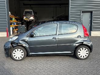 Peugeot 107 1.0 12V Hatchback  Benzine 998cc 50kW (68pk) FWD picture 2