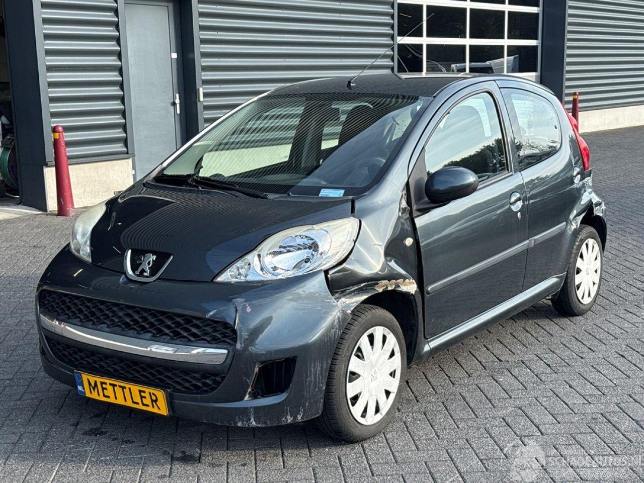 Peugeot 107 1.0 12V Hatchback  Benzine 998cc 50kW (68pk) FWD