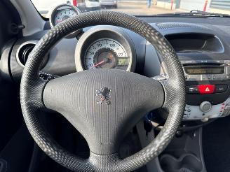 Peugeot 107 1.0 12V Hatchback  Benzine 998cc 50kW (68pk) FWD picture 13