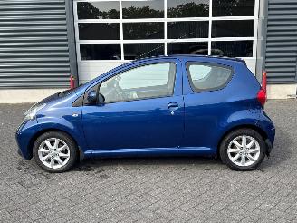 Toyota Aygo 1.0 12V VVT-i Hatchback  Benzine 998cc 50kW (68pk) FWD picture 2