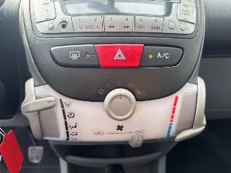 Toyota Aygo 1.0 12V VVT-i Hatchback  Benzine 998cc 50kW (68pk) FWD picture 15