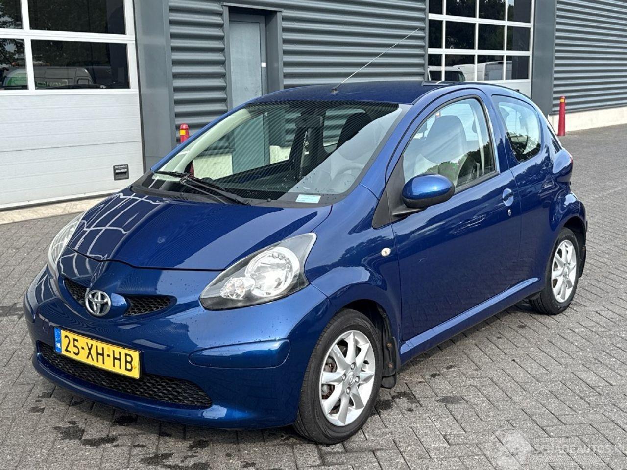 Toyota Aygo 1.0 12V VVT-i Hatchback  Benzine 998cc 50kW (68pk) FWD