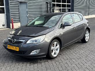 Voiture accidenté Opel Astra 1.4 Turbo 16V Hatchback 4Dr Benzine 1.364cc 88kW (120pk) FWD 2011/11