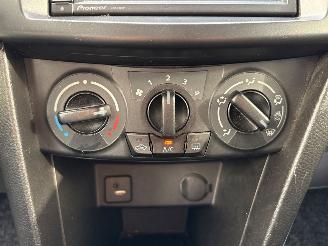 Suzuki Swift 1.2 16 Hatchback  Benzine 1.242cc 66kW (90pk) FWD picture 16