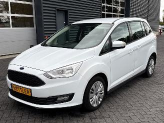 damaged passenger cars Ford Grand C-Max 1.5 TDCi 95 16V MPV  Diesel 1.499cc 70kW (95pk) FWD 2017/8