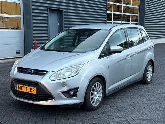 Vaurioauto  passenger cars Ford Grand C-Max 1.0 ECOBOOST, 7 persoons Benzine 92KW (125pk) 2013/1