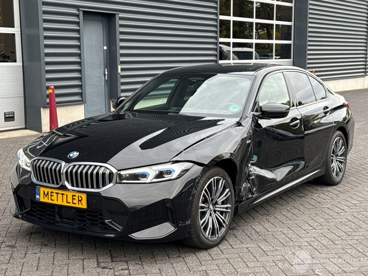 BMW 3-serie 330i xDrive 2.0 TwinPower Turbo 16V Sedan 4Dr Benzine 1.998cc 180kW (245pk) 4x4