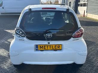 Toyota Aygo 1.0 12V VVT-i Hatchback  Benzine 998cc 50kW (68pk) FWD picture 4