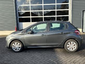 Peugeot 208 1.2 Vti 12V PureTech 82 Hatchback  Benzine 1.199cc 60kW (82pk) FWD picture 2