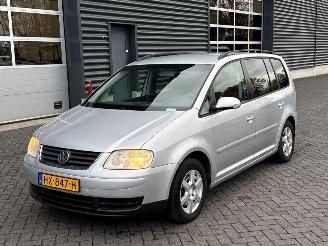Damaged car Volkswagen Touran 1.6 FSI 16V MPV  Benzine 1.598cc 85kW (116pk) FWD 2003/6