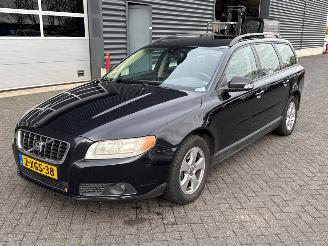 Schadeauto Volvo V-70 2.4 D 20V Combi/o  Diesel 2.401cc 120kW (163pk) FWD 2008/4