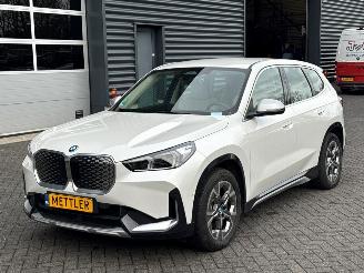 Damaged car BMW iX1 XDrive30  67 kWh, camera, navigatie, trekhaak 2023/12