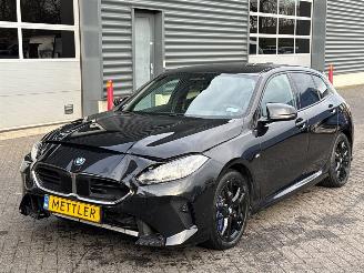 krockskadad bil auto BMW 1-serie M135i xDrive 2.0 TwinPower 16V Hatchback  Benzine 1.998cc 221kW (300pk) 4x4 2025/2