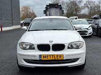 BMW 1-serie 118i 16V Hatchback 2Dr Benzine 1.995cc 105kW (143pk) RWD picture 8