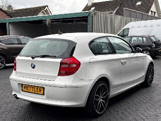 BMW 1-serie 118i 16V Hatchback 2Dr Benzine 1.995cc 105kW (143pk) RWD picture 5