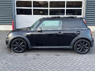 Mini Cooper S 1.6 16V Cooper S Hatchback  Benzine 1.598cc 135kW (184pk) FWD picture 2