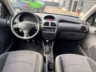 Peugeot 206 1.4 XR,XS,XT,Gentry Hatchback  Benzine 1.360cc 55kW (75pk) FWD picture 11