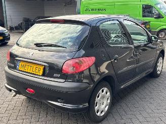 Peugeot 206 1.4 XR,XS,XT,Gentry Hatchback  Benzine 1.360cc 55kW (75pk) FWD picture 5