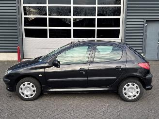 Peugeot 206 1.4 XR,XS,XT,Gentry Hatchback  Benzine 1.360cc 55kW (75pk) FWD picture 2