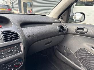 Peugeot 206 1.4 XR,XS,XT,Gentry Hatchback  Benzine 1.360cc 55kW (75pk) FWD picture 18