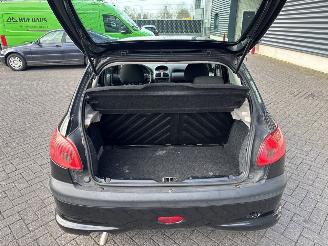 Peugeot 206 1.4 XR,XS,XT,Gentry Hatchback  Benzine 1.360cc 55kW (75pk) FWD picture 9