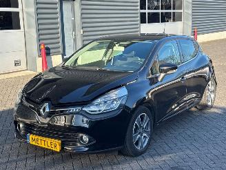 damaged passenger cars Renault Clio 0.9 Energy TCE 90 12V Hatchback 4Dr Benzine 898cc 66kW (90pk) FWD 2014/1
