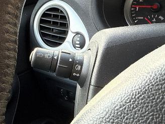 Renault Clio 1.2 16V 75 Hatchback  Benzine 1.149cc 55kW (75pk) FWD picture 19