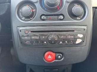 Renault Clio 1.2 16V 75 Hatchback  Benzine 1.149cc 55kW (75pk) FWD picture 17