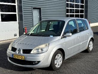 uszkodzony samochody osobowe Renault Scenic 1.6 16V MPV  Benzine 1.598cc 82kW (111pk) FWD 2007/5
