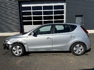 Hyundai I-30 1.4 CVVT 16V Hatchback  Benzine 1.396cc 80kW (109pk) FWD picture 2