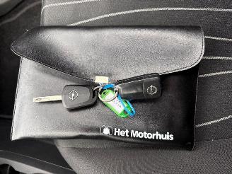 Opel Corsa 1.2 16V Hatchback  Benzine 1.229cc 59kW (80pk) FWD picture 22