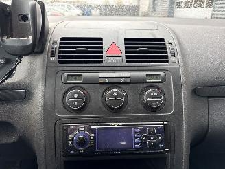 Volkswagen Touran 2.0 FSI 16V MPV  Benzine 1.984cc 110kW (150pk) FWD picture 15