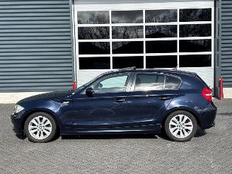 BMW 1-serie 118i 16V Hatchback 4Dr Benzine 1.995cc 105kW (143pk) RWD picture 2
