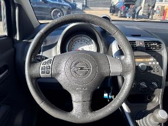 Opel Agila 1.2 16V MPV  Benzine 1.242cc 63kW (86pk) FWD picture 13