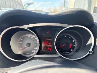 Mitsubishi Outlander 2.4 16V Mivec 4x2 SUV  Benzine 2.360cc 125kW (170pk) FWD picture 12