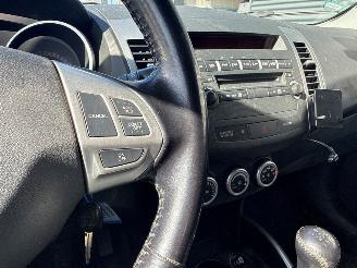 Mitsubishi Outlander 2.4 16V Mivec 4x2 SUV  Benzine 2.360cc 125kW (170pk) FWD picture 18